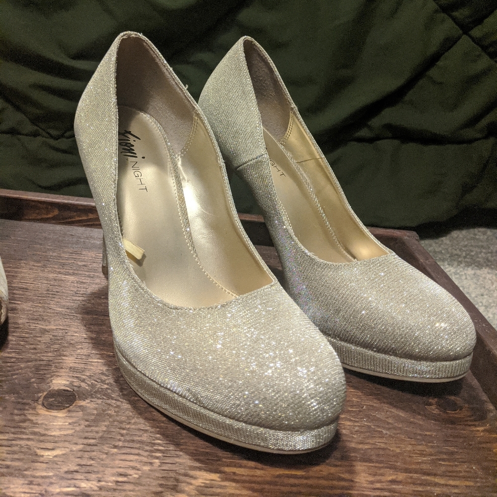 ✨Finoni Night gold glitter heel